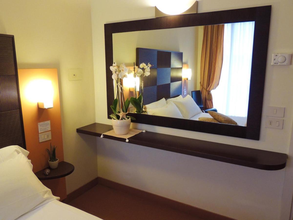 Hotel Hamiltown Cattolica Eksteriør billede