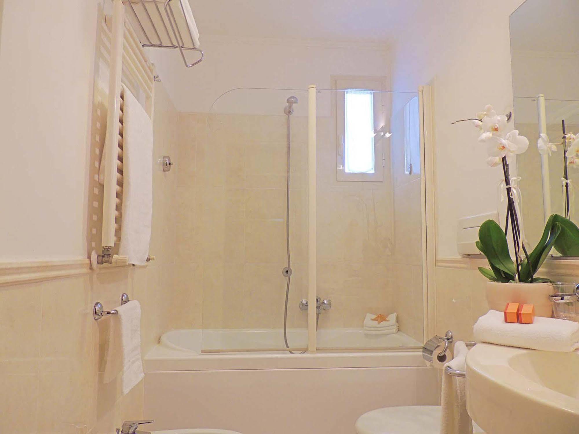 Hotel Hamiltown Cattolica Eksteriør billede