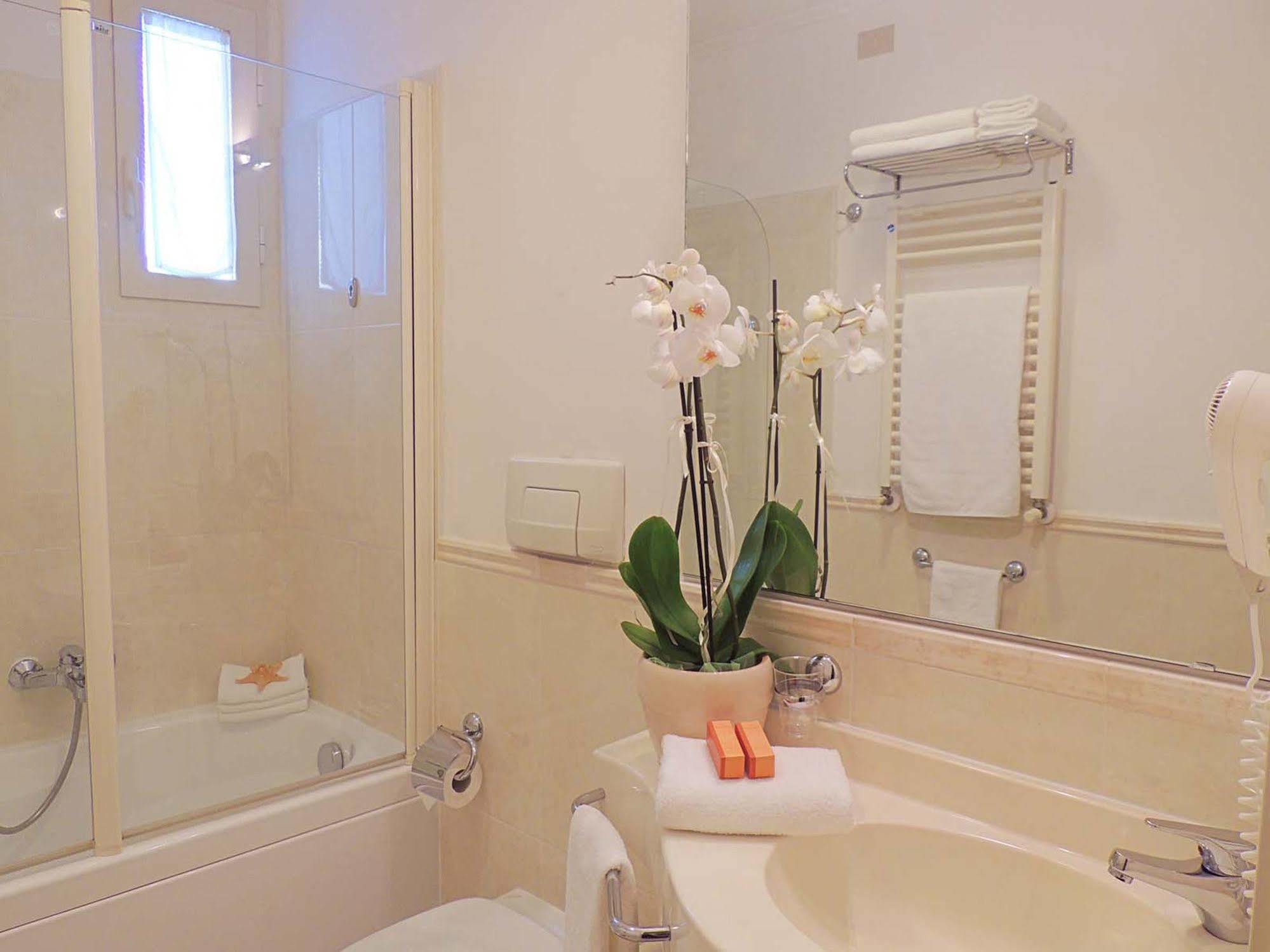 Hotel Hamiltown Cattolica Eksteriør billede
